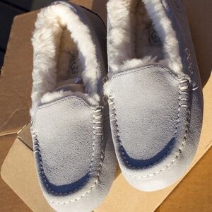 UGG Women's Size 6 ANSLEY Light Gray / New/Box/ 1106878 - LGRY